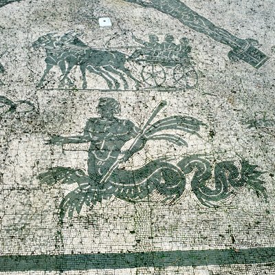 فسيفساء ، عربات تسحبها البغال مع المسافرين ، Cisarii. القرن الأول الميلادي بواسطة غير معروف