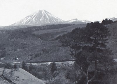 جبل Ngauruhoe ، أواخر القرن التاسع عشر وأوائل القرن العشرين. بواسطة غير معروف