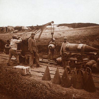 قذائف متحركة مع رافعة ، Genicourt ، شمال فرنسا ، c1914-c1918 بواسطة غير معروف