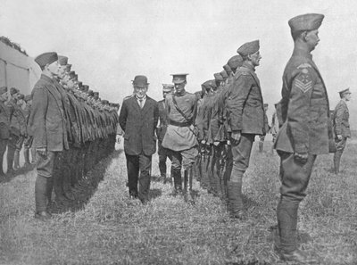 السيد أسكويث يتفقد سلاح الطيران الملكي ، 1915 بواسطة غير معروف