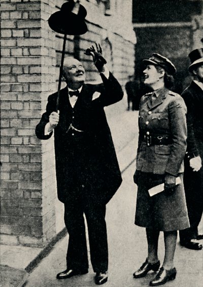 السيد تشرشل في مزاج مبهج ، 1940s ، 1945. بواسطة غير معروف