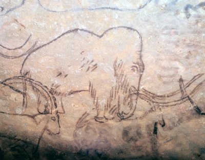 رسم الكهوف من العصر الحجري الحديث للماموث والوعل بواسطة غير معروف