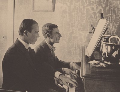 نيجينسكي وموريس رافيل في البيانو يلعبان نتيجة من دافنيس وكلوي ، 1912 بواسطة غير معروف