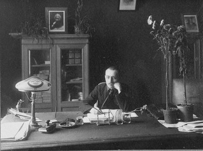 نيكولاي ألكسندروفيتش ميليوتين 1889-1942 بواسطة غير معروف