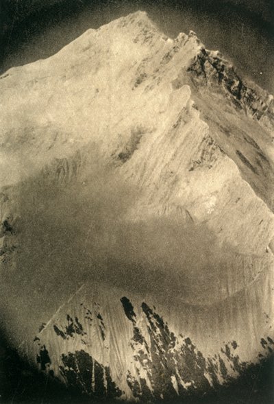 سلسلة التلال الشمالية الشرقية لجبل إيفرست ، c1918-c1939. بواسطة غير معروف