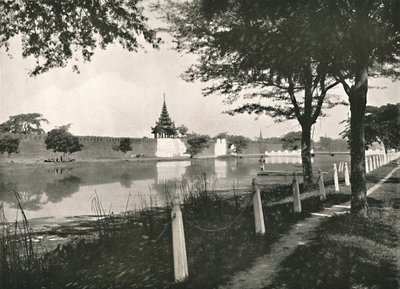 شمال الخندق والجدار ، ماندالاي ، 1900. بواسطة غير معروف