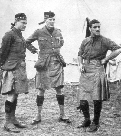 ضباط المرتفعات الكندية ، 1915 بواسطة غير معروف