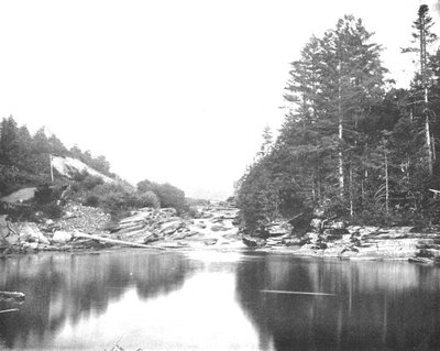 على نهر Ammonoosuc ، الجبال البيضاء ، نيو هامبشاير ، الولايات المتحدة الأمريكية ، c1900. بواسطة غير معروف