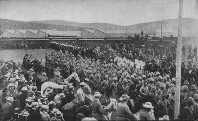 واحدة من الحوادث المؤلمة في الحرب: القوات البريطانية التي تم أسرها في مسيرة إلى بريتوريا ، 1902 بواسطة غير معروف