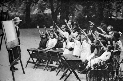 فئة الهواء الطلق في لينكولنز إن فيلدز ، لندن ، 1926-1927 بواسطة غير معروف