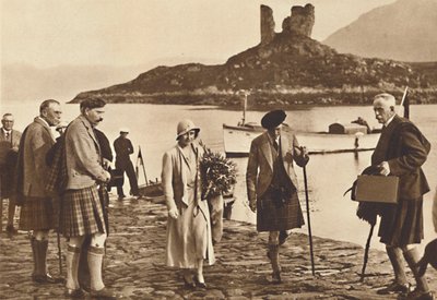 فوق البحر إلى سكاي - الهبوط في سكاي من اليخت الذهبي الهند ، 1933 1937 بواسطة غير معروف