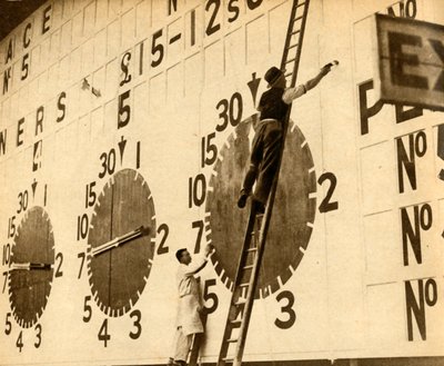 الرسامين في العمل على حمل المدينة البيضاء ، غرب لندن ، 1932 ، 1933. بواسطة غير معروف