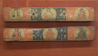 زوج من أغلفة المخطوطات: Prajnaparamita يحيط به Bodhisattvas أعلاه ... القرن الثاني عشر. بواسطة غير معروف
