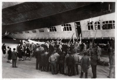 ركاب الصعود إلى زيبلين LZ 127 Graf Zeppelin ، 1933 بواسطة غير معروف