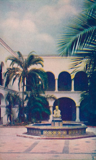 فناء بيت الضيافة ، c1935 بواسطة غير معروف