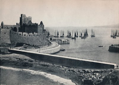 التقشير - القلعة القديمة والميناء ، 1895 بواسطة غير معروف
