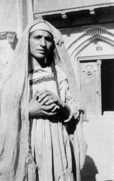 امرأة فارسية ، 1917-1919 بواسطة غير معروف