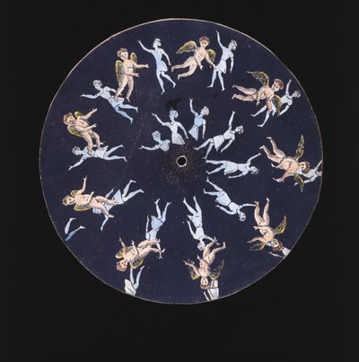 قرص Phenakistiscope (Phenakistoscope) يظهر صورة كيوبيد وفتاتين ، ج ١٨٣٠ بواسطة غير معروف