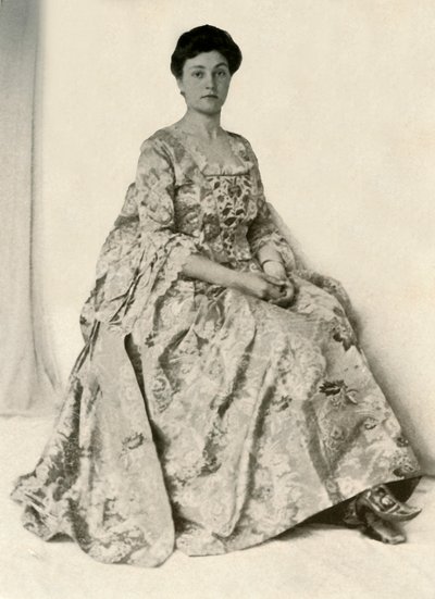 صورة بروكيد كينكوب ، مع بطن من الحرير مطرّز ، c1750 ، 1937. بواسطة غير معروف