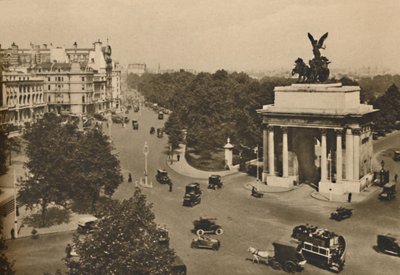 بيكاديللي و Quadriga من Constitution Hill ، c1935. بواسطة غير معروف