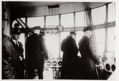 حجرة الطيارين ، Zeppelin LZ 127 Graf Zeppelin ، 1933 بواسطة غير معروف