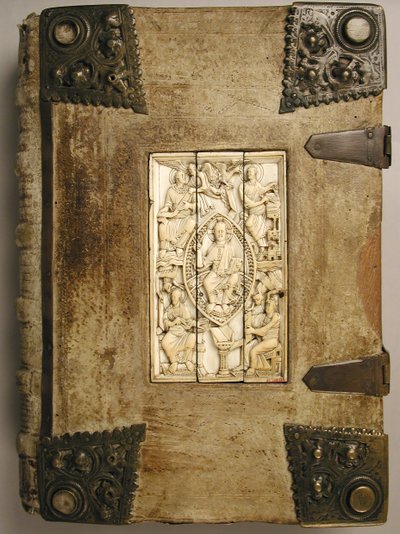 درع المسيح في الجلالة والمبشرين الأربعة ، 1000-1100. بواسطة غير معروف