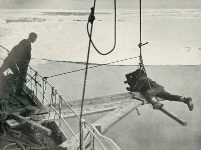 Ponting Cinematographs The Bow of the Terra Nova ، c19101913 ، 1913 بواسطة غير معروف