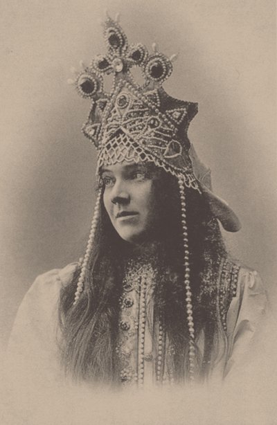 صورة لناديجدا إيفانوفنا زابيلا-فروبل 1868-1913 في دور مارفا في أوبرا عروس القيصر ، 1899 بواسطة غير معروف
