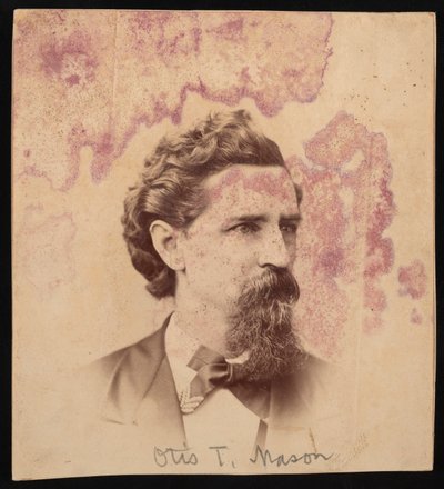 صورة لأوتيس توفتون ماسون 1838-1908 ، قبل عام 1900. بواسطة غير معروف