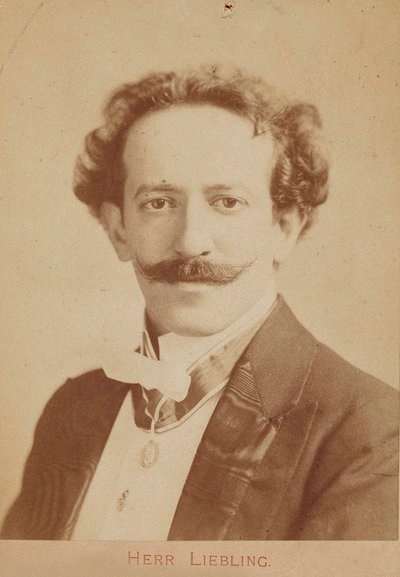 صورة لعازف البيانو والملحن جورج ليبلينغ 1865-1946 ، ج. 1900 بواسطة غير معروف