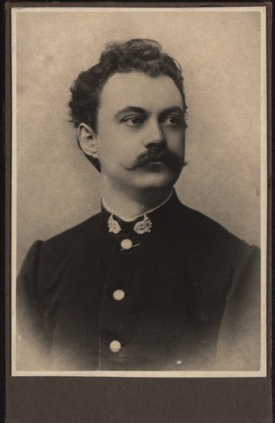 صورة للمؤلف كاريل سيبور شيبور 1843-1903 ، ج. 1870. بواسطة غير معروف