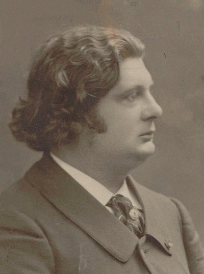 صورة لعازف الكمان والملحن يوجين يساي 1858-1931 ، 1907. بواسطة غير معروف