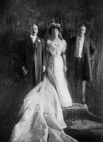 الرئيس روزفلت والسيد والسيدة لونجورث ، 1906 ، 1908 بواسطة غير معروف