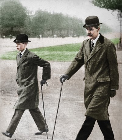 الأمير إدوارد يسير مع الأستاذ HP Hansell ، مدرسه ، في Auteuil ، فرنسا ، 1912 1936. بواسطة غير معروف