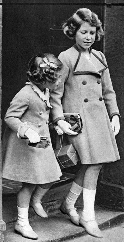 الأميرة إليزابيث وشقيقتها ، c1936 بواسطة غير معروف