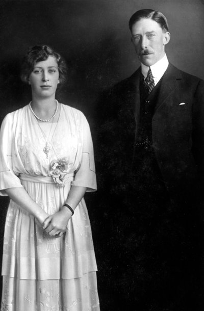 الأميرة ماري 1897-1965 وفيكونت لاسيليس 1882-1947 ، ج 1920 بواسطة غير معروف