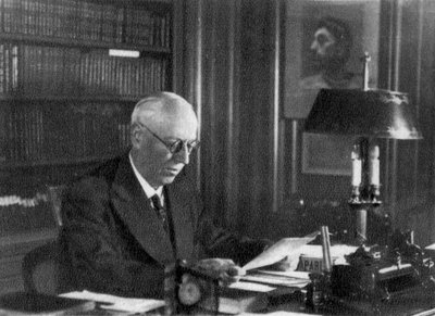 البروفيسور تشارلز لوبري ، طبيب القلب الفرنسي ، 1940 بواسطة غير معروف