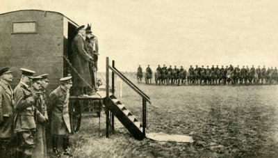 الملكة ماري من تيك تزور الجنود في ألدرشوت في هامبشاير ، الحرب العالمية الأولى ، 1915 ، c1920. بواسطة غير معروف