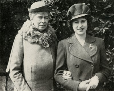 الملكة ماري مع الأميرة إليزابيث ، أبريل 1944 ، 1951. بواسطة غير معروف