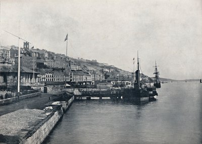كوينزتاون - النظر على طول الشاطئ ، 1895 بواسطة غير معروف