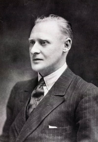 آر جيه ميتشل ، مصمم طائرات إنجليزي ، ج 1933 بواسطة غير معروف