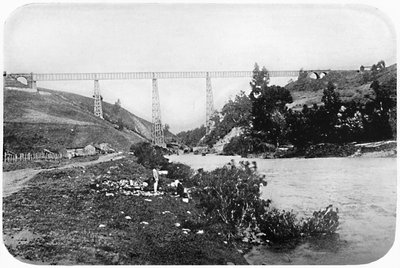 جسر السكة الحديد فوق نهر ماليكو ، أروكانيا ، 1911 بواسطة غير معروف