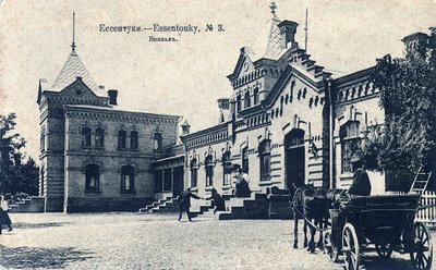 ساحة محطة السكة الحديد ، Yessentuki ، روسيا ، 1900s. بواسطة غير معروف