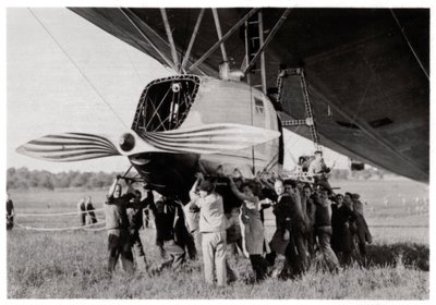 جندول خلفي ، Zeppelin LZ 127 Graf Zeppelin ، 1933 بواسطة غير معروف