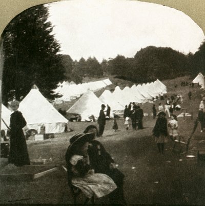 مخيم اللاجئين في ملاعب الكرة في منتزه جولدن جيت ، 1906. بواسطة غير معروف