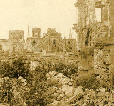 كاتدرائية ريمس ، ريمس ، شمال فرنسا ، c1914-c1918 بواسطة غير معروف
