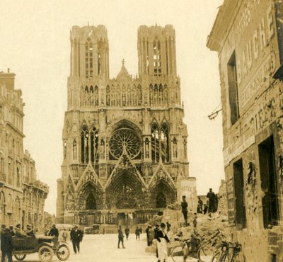 كاتدرائية ريمس ، ريمس ، شمال فرنسا ، c1914-c1918 بواسطة غير معروف