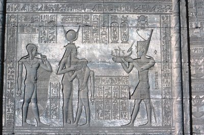 الإغاثة على الرومان Mammisi ، معبد حتحور ، أواخر البطلمية والرومانية ، c125 قبل الميلاد - c60 بعد الميلاد بواسطة غير معروف