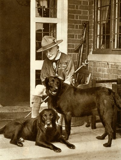 روبرت بادن باول في المنزل مع كلابه ، c1929 ، 1935. بواسطة غير معروف