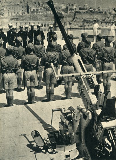 مشاة البحرية الملكية في موكب الاحتفال بالدفاع الناجح عن مالطا ، الحرب العالمية الثانية ، 1943 1944. بواسطة غير معروف